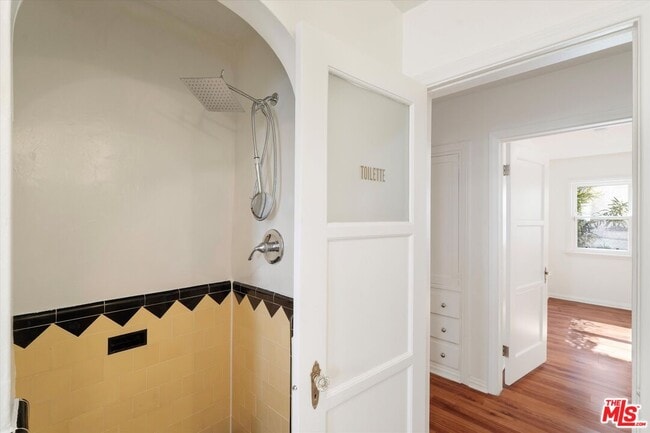 Building Photo - 3154 W 74th St