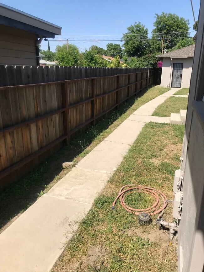 Building Photo - Darling 1 bedroom home ready for you