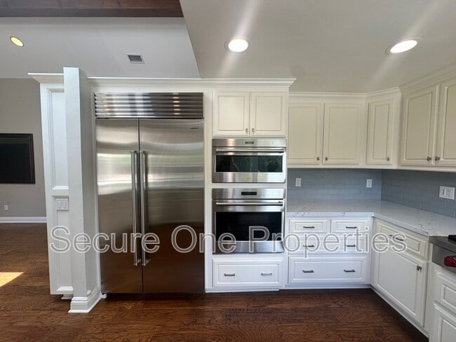 Building Photo - 1695 Berkshire Dr