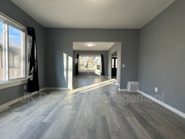 Building Photo - 1512 3rd Ave N