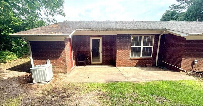 Building Photo - 522 Longview Dr