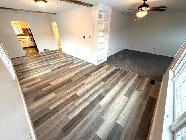 Building Photo - 3 Bed 1 Bath Single Family Home W/ Fully Fenced Yard and Garage!