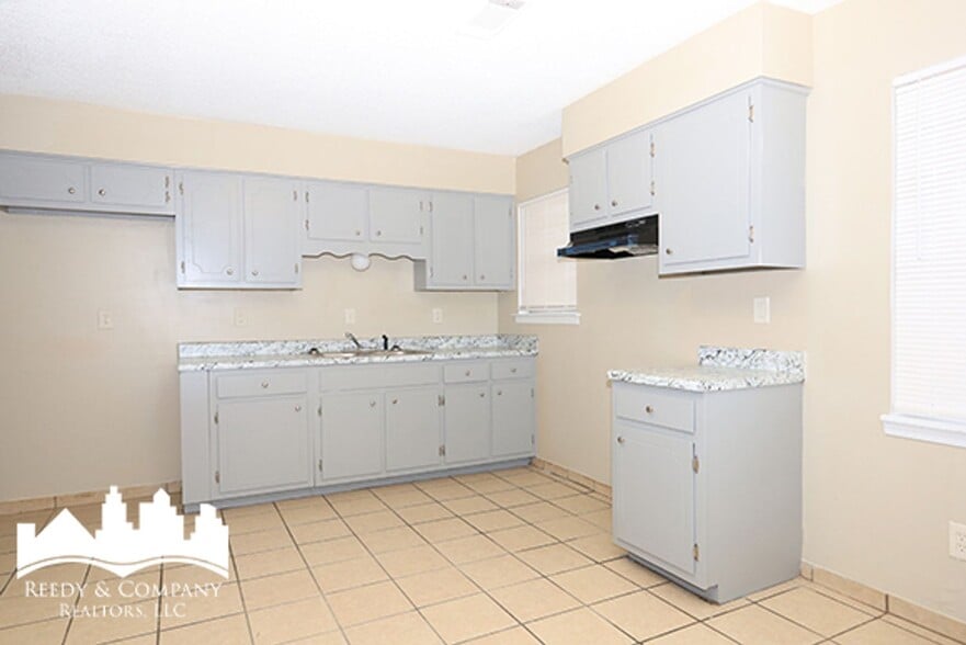 Building Photo - 5387 Cornstalk Cove