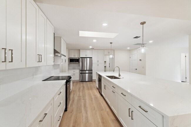 Building Photo - 12090 164th Ct N