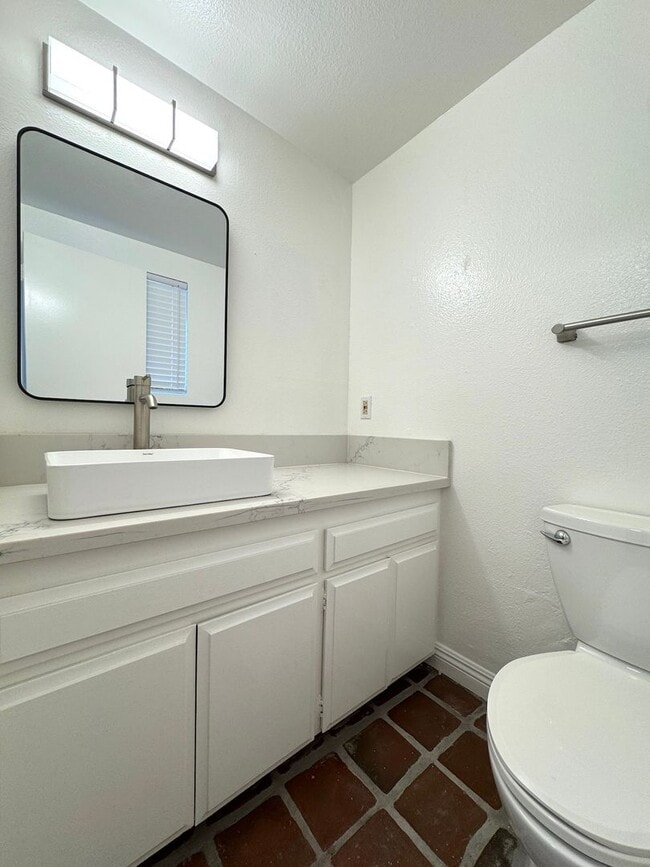 Building Photo - 3 Bedroom House in Sherman Oaks!