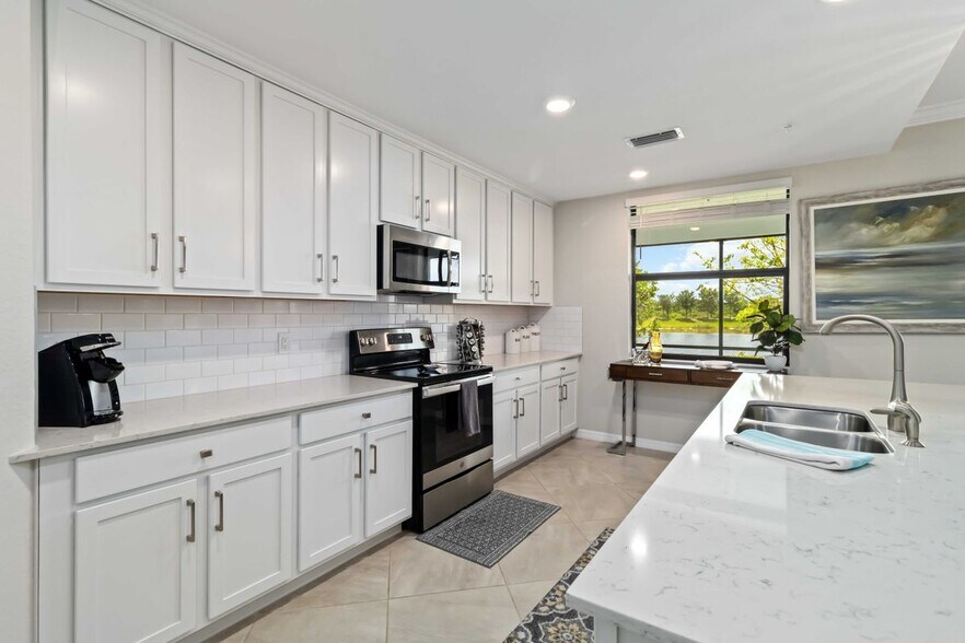 Building Photo - 10805 Tarflower Dr