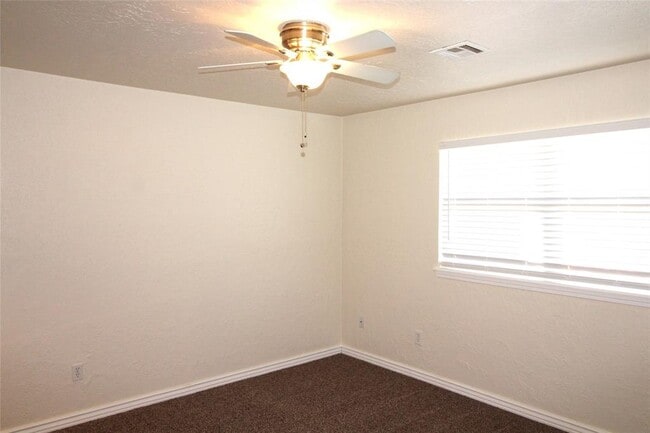 Building Photo - 118 NE 12th St