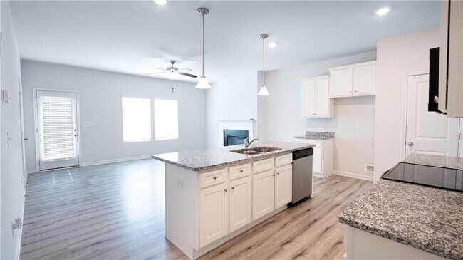 Building Photo - 3675 Abbey Wy