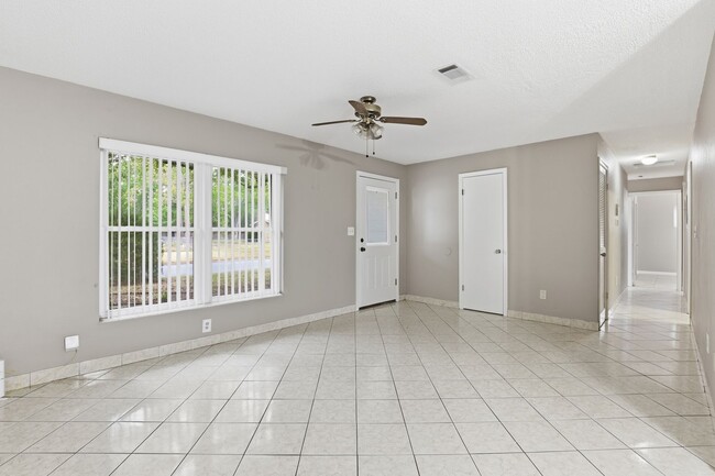 Building Photo - 3 bedroom 2 bath house in Northwood Pines