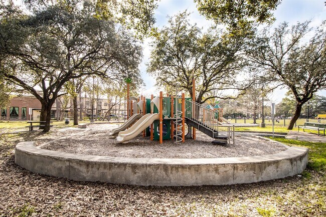 Building Photo - 728 Bering Dr