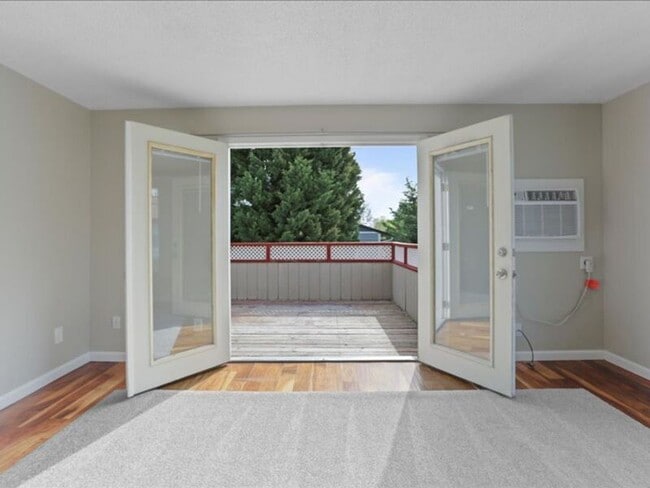 Building Photo - 526 S 40th Ave