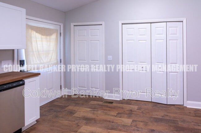 Building Photo - 150 Scenic Dr