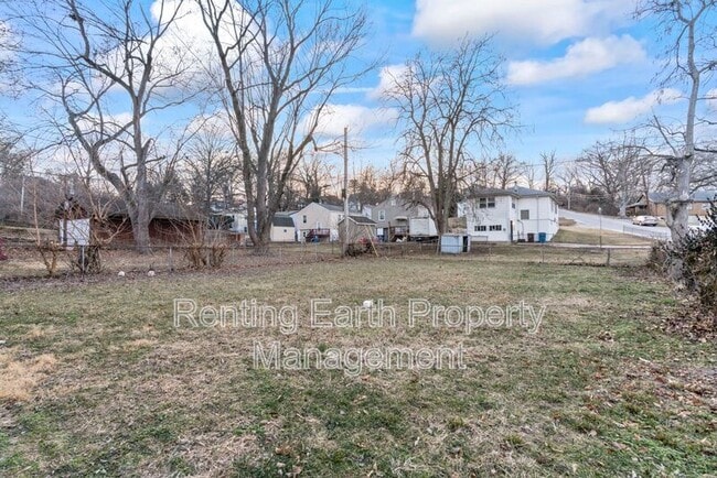 Building Photo - 801 Thomas Ave