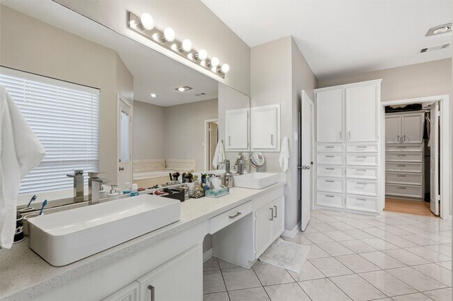 Building Photo - 7927 Wolfield Ln