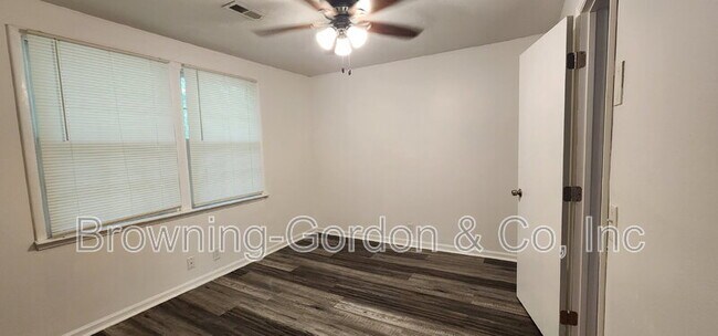 Building Photo - 2514 Glenrose Ave