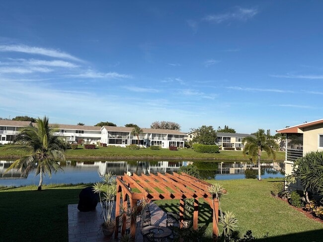 Building Photo - 230 Bedford E