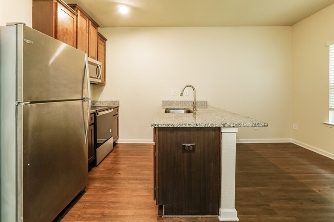 Building Photo - 1212 Highwood Ln