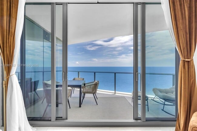 Building Photo - 15701 Collins Ave