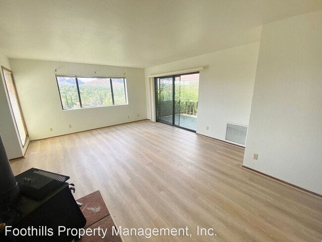 Building Photo - 2 br, 2 bath House - 545 Norbie Road