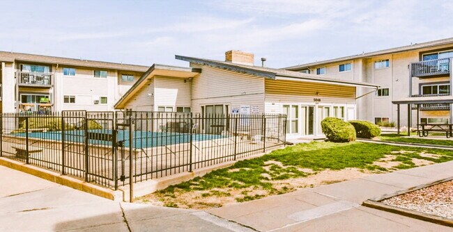 Building Photo - Updated & Clean 2BR Condo - Utilities Included - Laundry, Parking & Pool