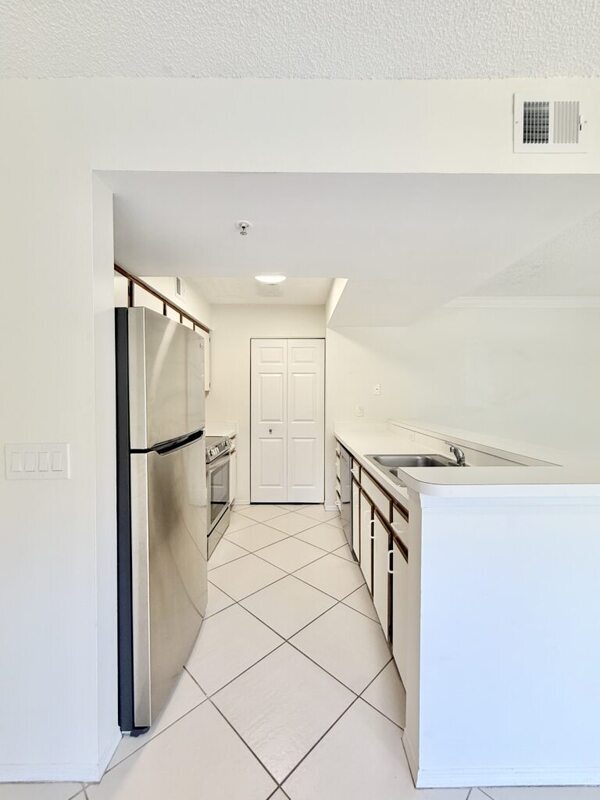 Building Photo - 2400 Feather Sound Dr