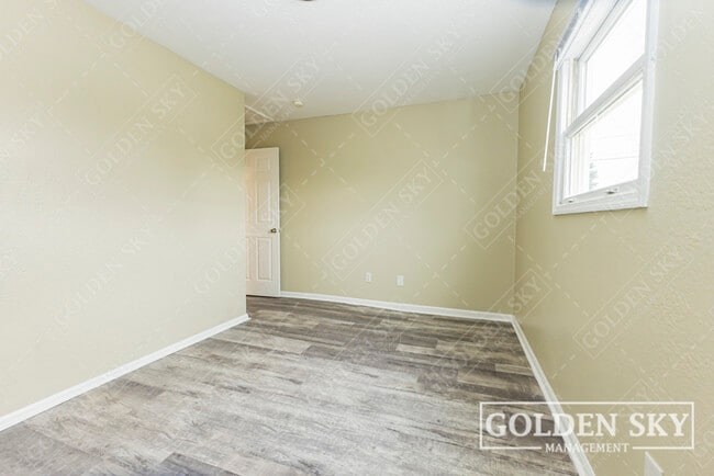 Building Photo - 2109 S Hoyt Ave