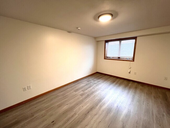 Building Photo - $2,300 | 5 Bedroom, 2 Bathroom HOUSE | Pet...