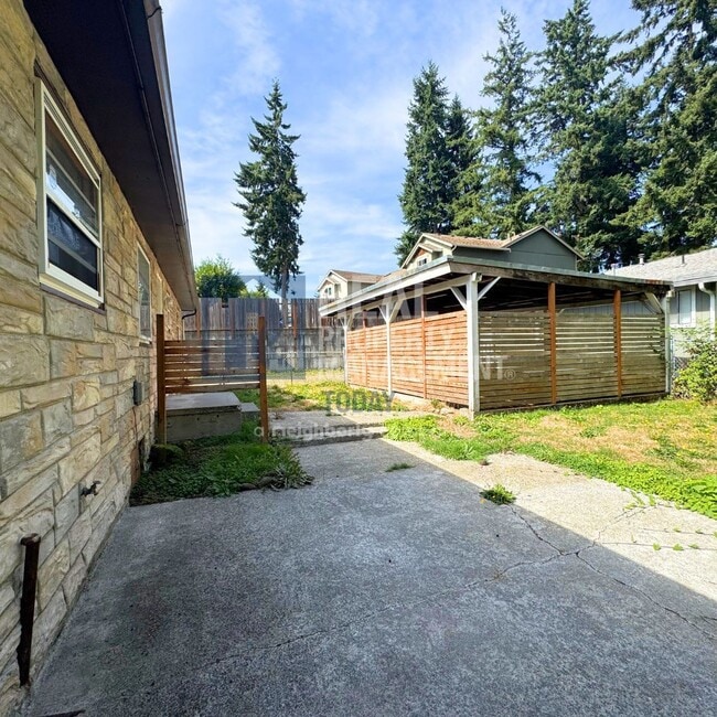 Building Photo - 2021 E 72nd St