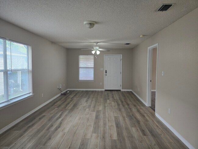 Building Photo - 7720 Lola Cir
