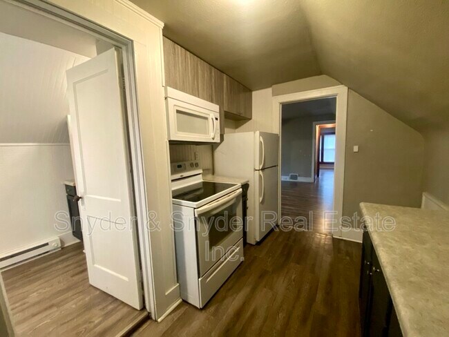Building Photo - 438 Crestwood Ave