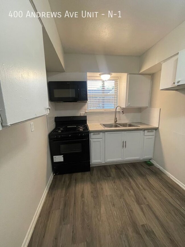 Building Photo - $599 moves you in  - Open house Friday and...