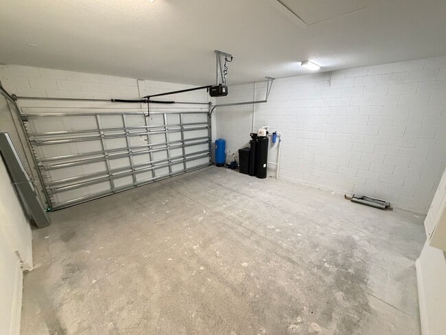 Building Photo - 2810 Felda Ave