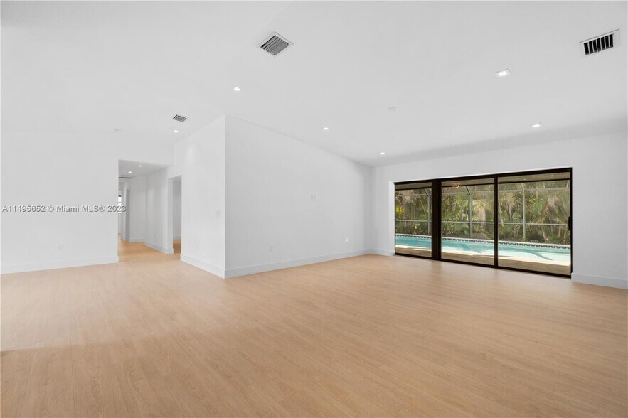 Building Photo - 5254 NW 94th Doral Pl