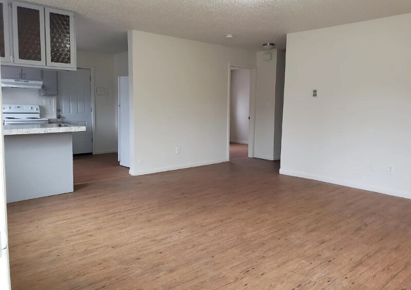 Building Photo - 804 E 7th St