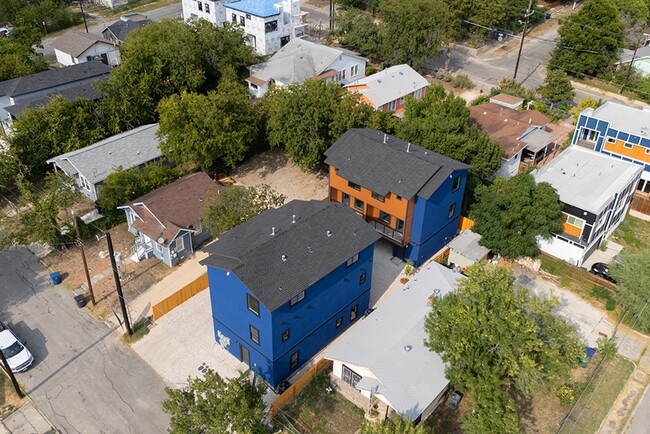 Building Photo - Move-In Ready