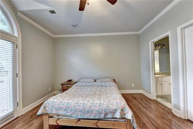 Building Photo - 645 Falls Bay Ct