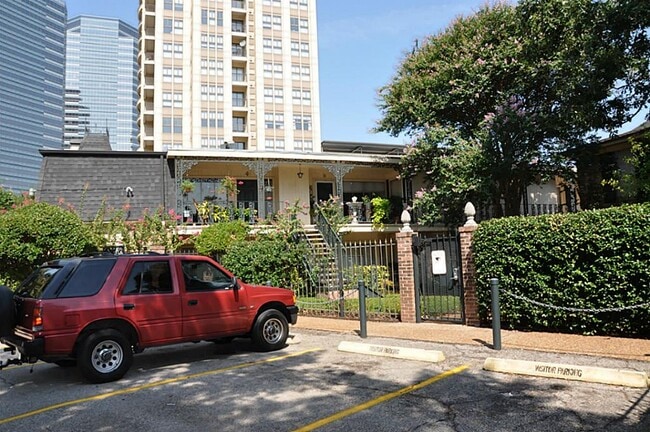 Building Photo - 800 Post Oak Blvd