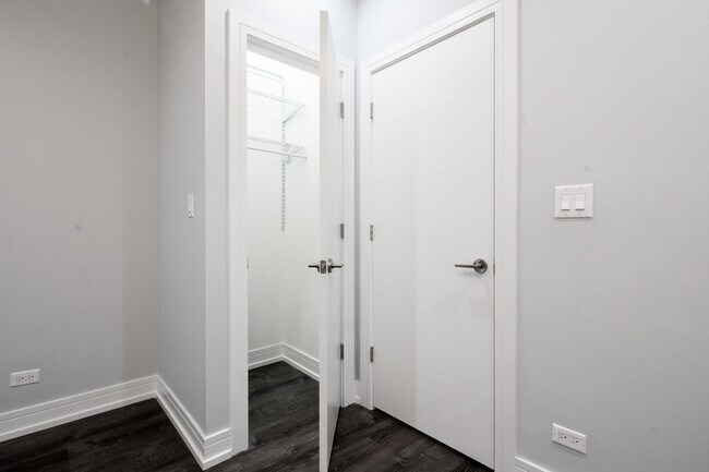 Building Photo - 6101 N Winthrop Ave