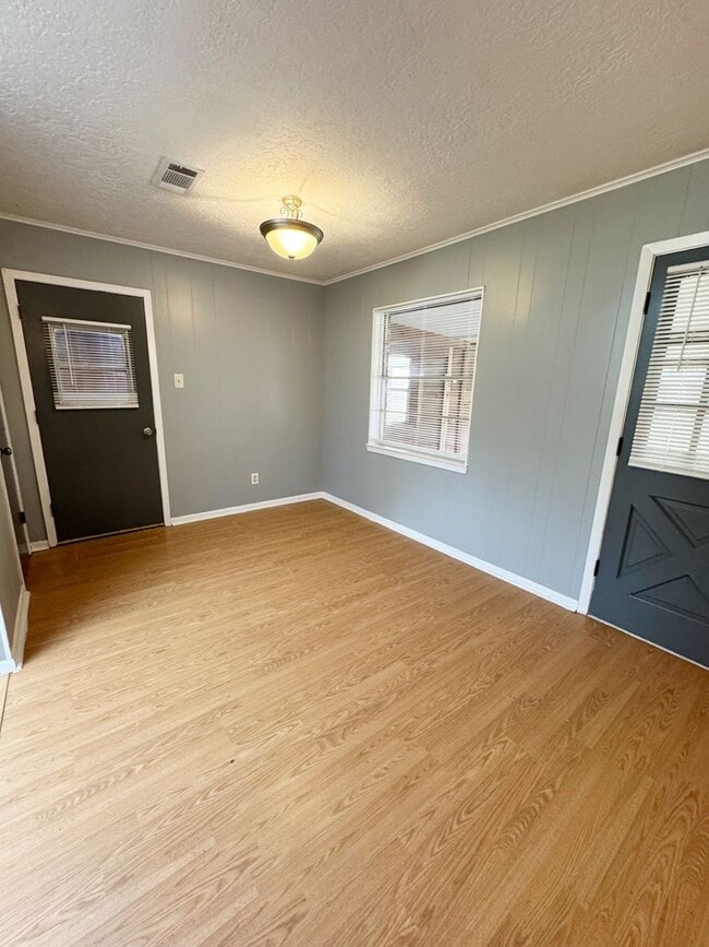 Building Photo - 1011 Gene Dr