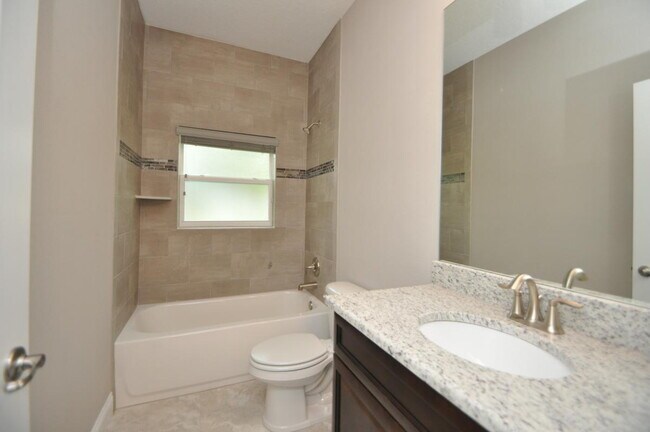 Building Photo - 3 Bed 2 Bath Modern Duplex in Seminole Woods