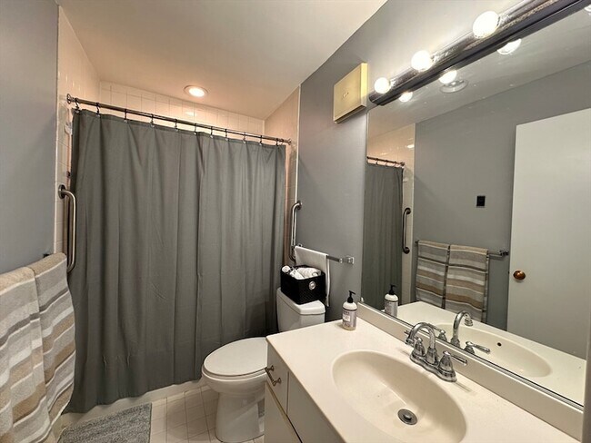 Building Photo - 100 Rosemary Way