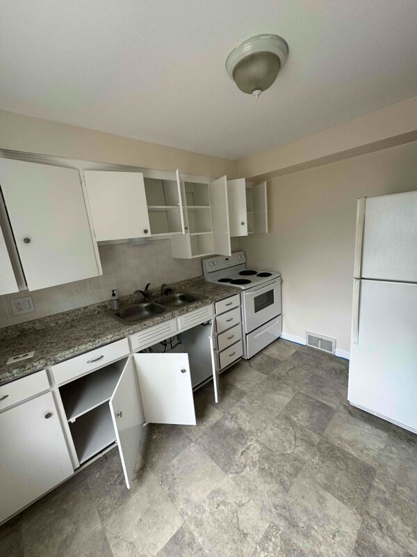 Building Photo - 15627 Portis St