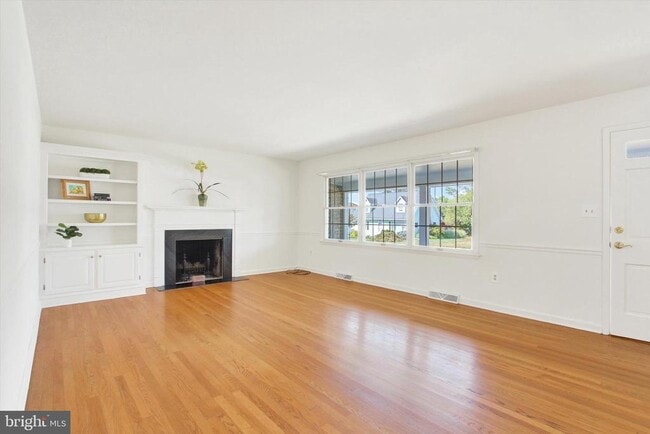 Building Photo - 974 Fairview Ave