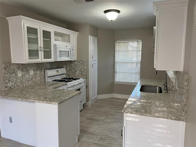 Building Photo - 5909 Avery Island Ave