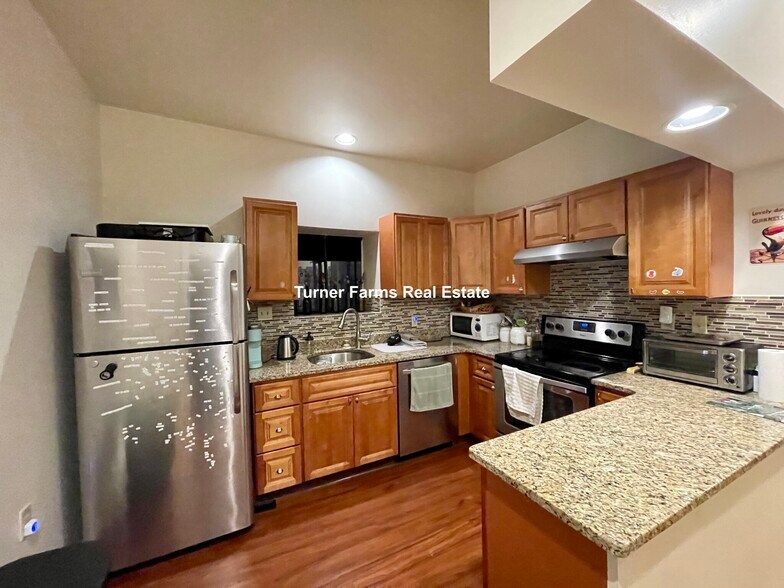 Building Photo - 616 Columbus Ave