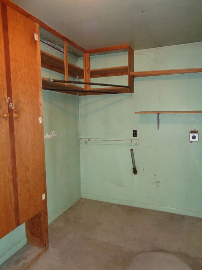 Building Photo - 3 Bedroom/ 1 1/2 Bathroom Mobile Home
