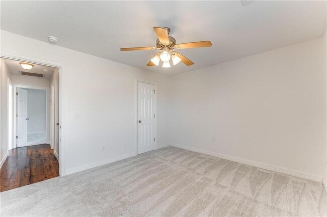 Building Photo - 102 Skinner St