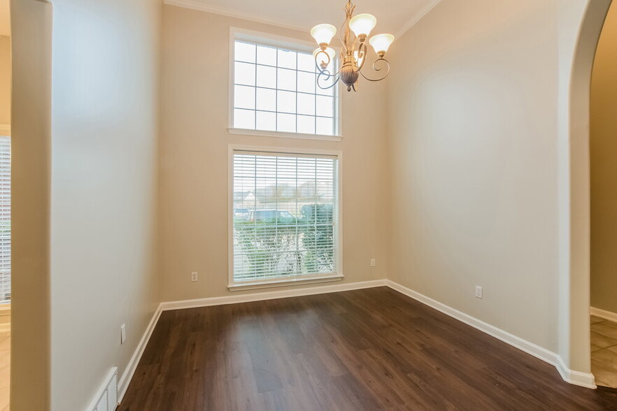 Building Photo - 9893 Farmyard Dr