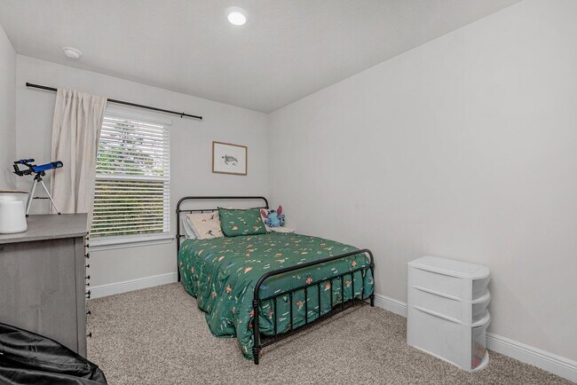 Building Photo - 1026 McLaren Cir