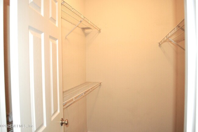 Building Photo - 13810 Sutton Park Dr N